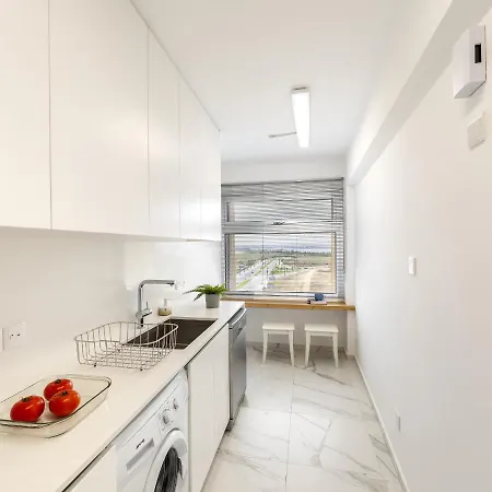 Apartment Mackenzie Leo Seafront *