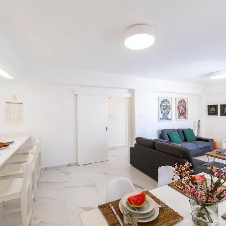 Mackenzie Leo Seafront * 拉纳卡