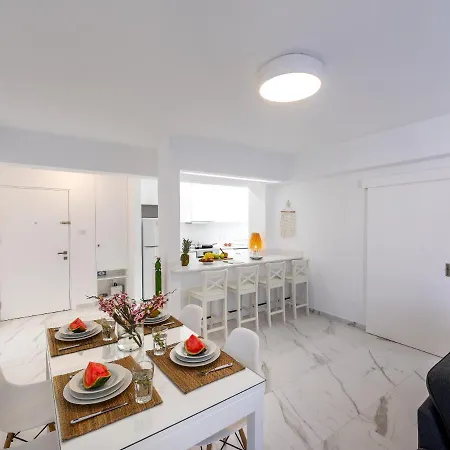 Mackenzie Leo Seafront 公寓