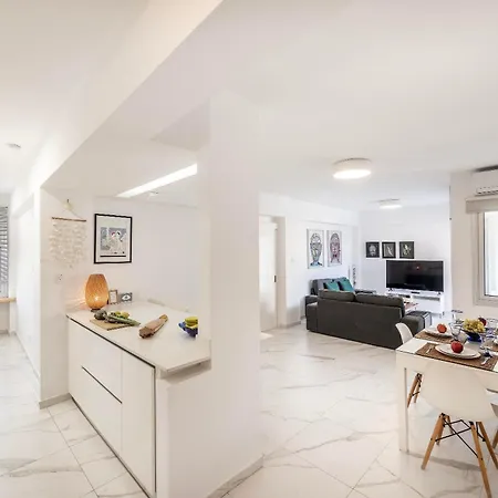 Mackenzie Leo Seafront * 拉纳卡