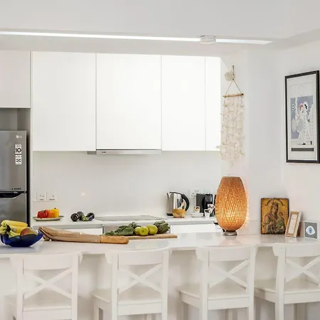 Mackenzie Leo Seafront *