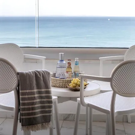 Mackenzie Leo Seafront 公寓