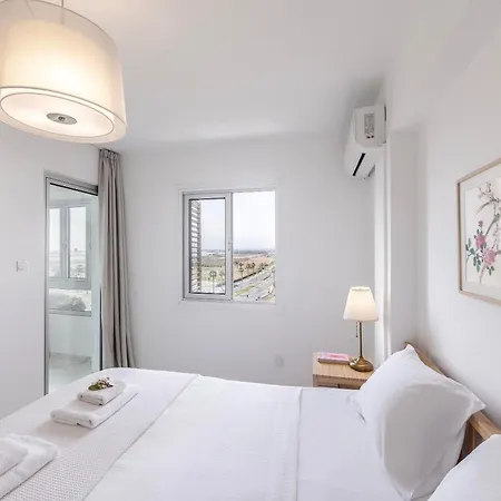 Mackenzie Leo Seafront 拉纳卡