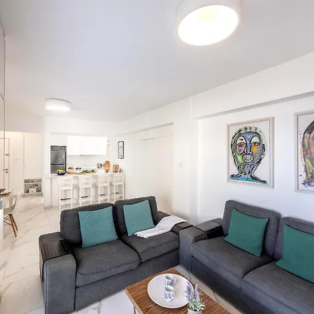 Mackenzie Leo Seafront Apartament *