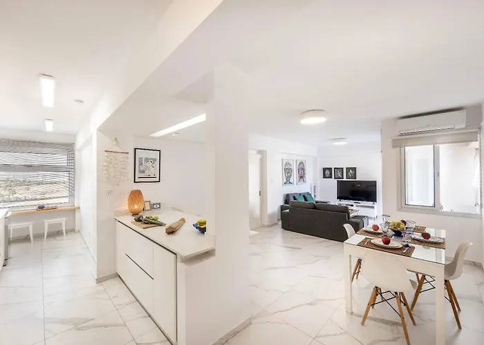 Mackenzie Leo Seafront * Larnaca