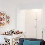 Apartment Mackenzie Leo Seafront *
