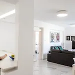 Apartment Mackenzie Leo Seafront