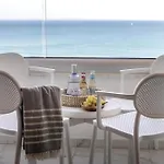 Mackenzie Leo Seafront アパート