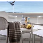 Apartment Mackenzie Leo Seafront