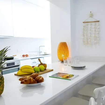 Mackenzie Leo Seafront Apartment *