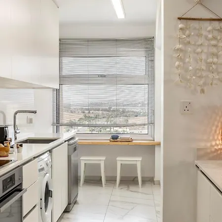 Mackenzie Leo Seafront