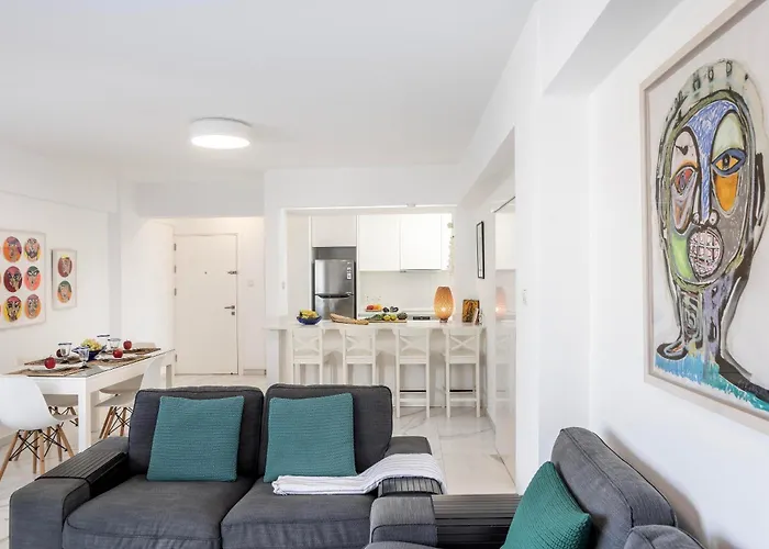 Mackenzie Leo Seafront